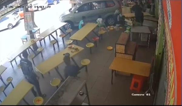 Teen accidentally reverses MPV into diners at food court in Melaka 